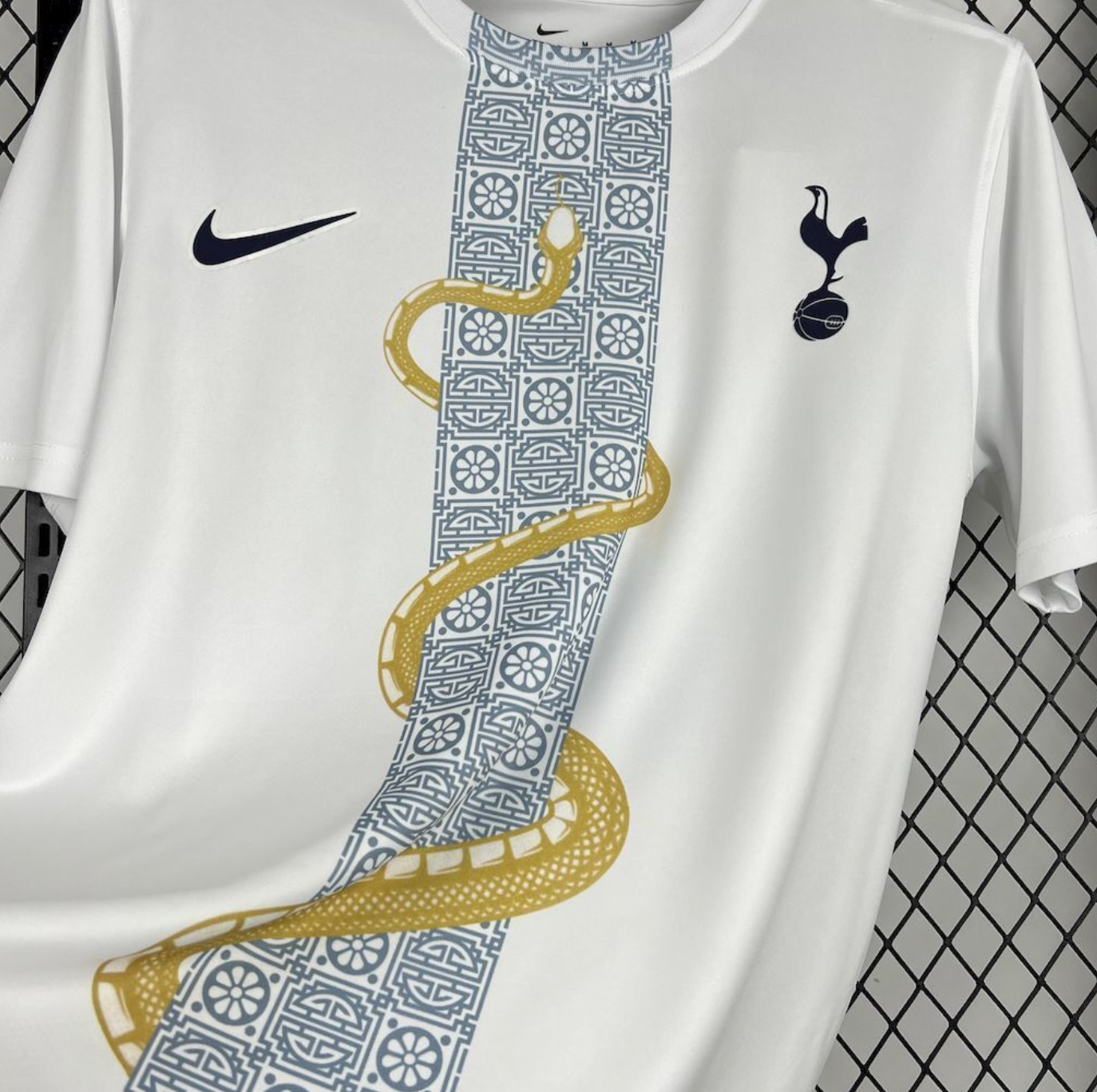 Tottenham Hotspur 2025/2026 White Gold Snake Edition